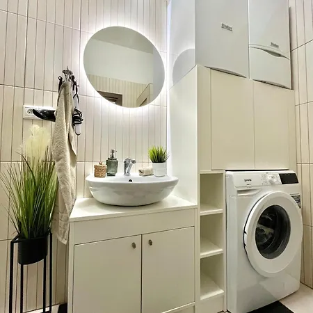 Urban Jungle Old Town Air Conditioned *