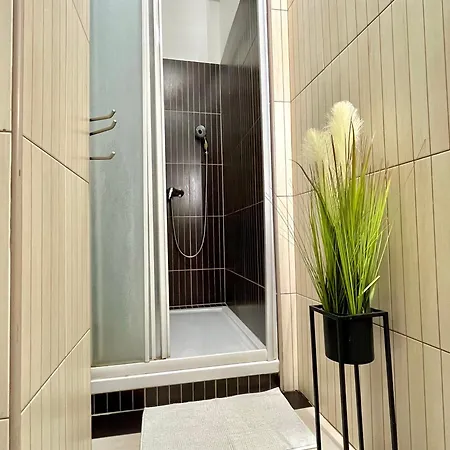 Urban Jungle Old Town Air Conditioned Lägenhet