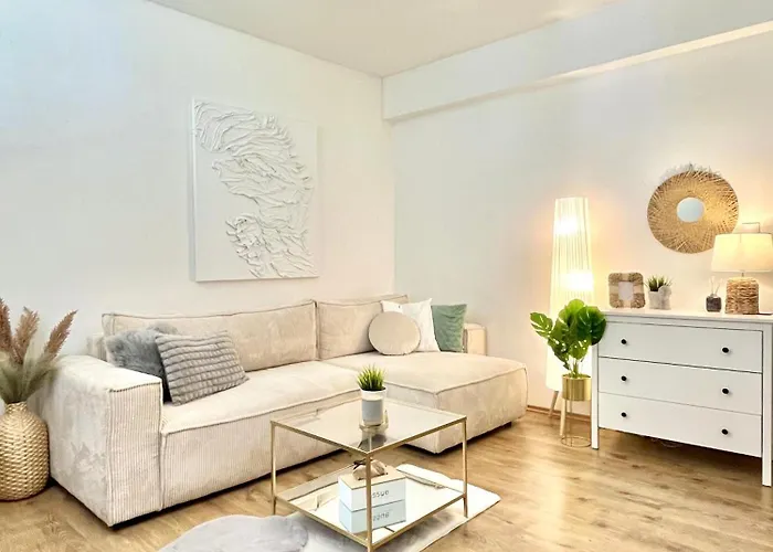 Urban Jungle Old Town Air Conditioned Apartment *