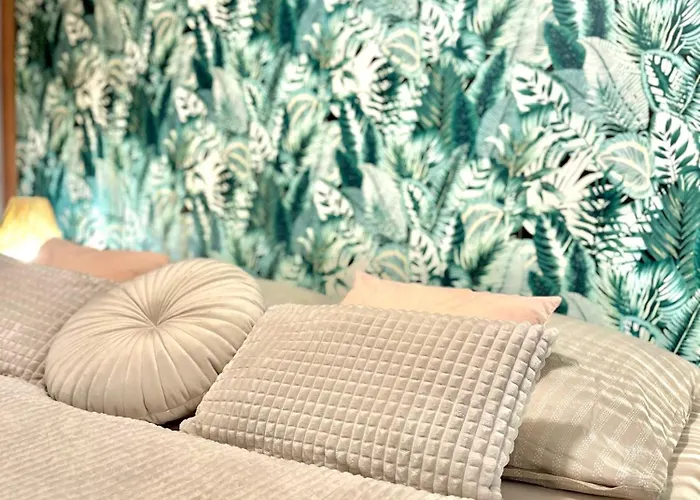 Urban Jungle Old Town Air Conditioned Apartmán