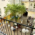 Urban Jungle Old Town Air Conditioned Apartman