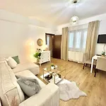 Urban Jungle Old Town Air Conditioned Apartman