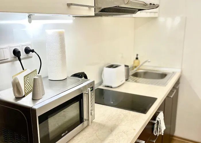 Urban Jungle Old Town Air Conditioned *